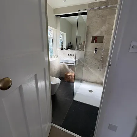 3-4 Bedroom Detached House In Stoke Bishop - 4 Bathrooms, Large Private Garden, Modern Kitchen, Stylish, Spacious, Quiet, Office - Close To Durdham Downs Holiday home