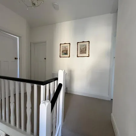 3-4 Bedroom Detached House In Stoke Bishop - 4 Bathrooms, Large Private Garden, Modern Kitchen, Stylish, Spacious, Quiet, Office - Close To Durdham Downs *