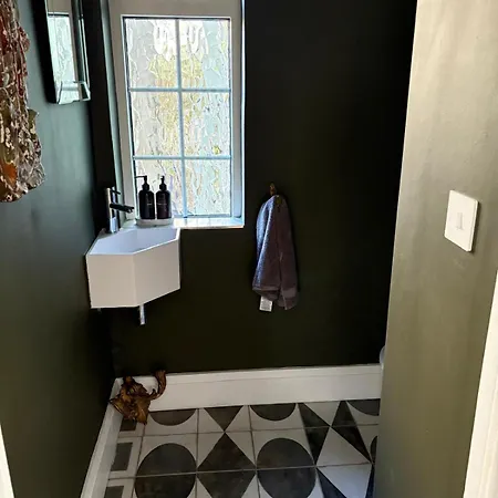 3-4 Bedroom Detached House In Stoke Bishop - 4 Bathrooms, Large Private Garden, Modern Kitchen, Stylish, Spacious, Quiet, Office - Close To Durdham Downs Semesterbostad