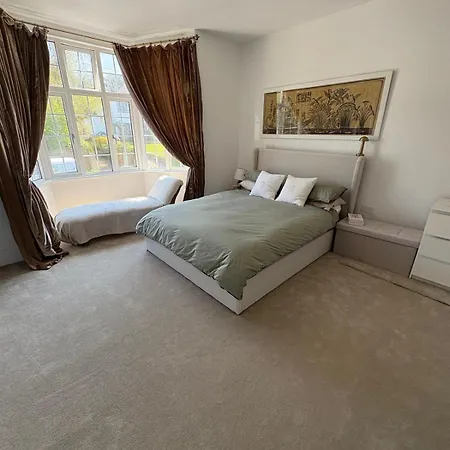 3-4 Bedroom Detached House In Stoke Bishop - 4 Bathrooms, Large Private Garden, Modern Kitchen, Stylish, Spacious, Quiet, Office - Close To Durdham Downs Semesterbostad *