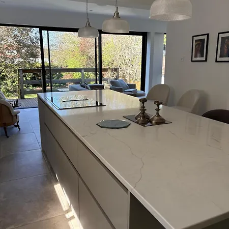 3-4 Bedroom Detached House In Stoke Bishop - 4 Bathrooms, Large Private Garden, Modern Kitchen, Stylish, Spacious, Quiet, Office - Close To Durdham Downs Bristol