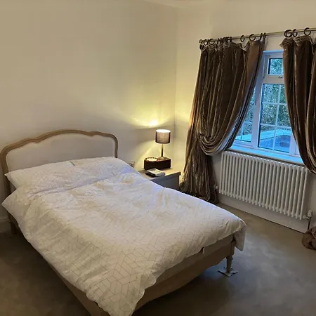Holiday home 3-4 Bedroom Detached House In Stoke Bishop - 4 Bathrooms, Large Private Garden, Modern Kitchen, Stylish, Spacious, Quiet, Office - Close To Durdham Downs