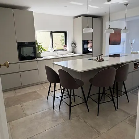 3-4 Bedroom Detached House In Stoke Bishop - 4 Bathrooms, Large Private Garden, Modern Kitchen, Stylish, Spacious, Quiet, Office - Close To Durdham Downs Holiday home
