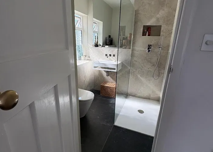 3-4 Bedroom Detached House In Stoke Bishop - 4 Bathrooms, Large Private Garden, Modern Kitchen, Stylish, Spacious, Quiet, Office - Close To Durdham Downs Сasa de vacaciones