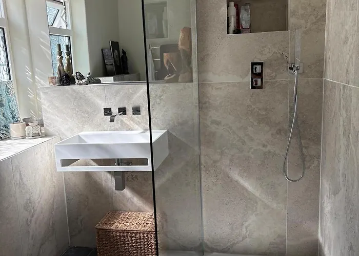 3-4 Bedroom Detached House In Stoke Bishop - 4 Bathrooms, Large Private Garden, Modern Kitchen, Stylish, Spacious, Quiet, Office - Close To Durdham Downs