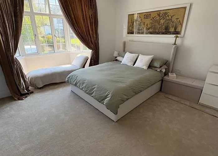 3-4 Bedroom Detached House In Stoke Bishop - 4 Bathrooms, Large Private Garden, Modern Kitchen, Stylish, Spacious, Quiet, Office - Close To Durdham Downs Сasa de vacaciones *