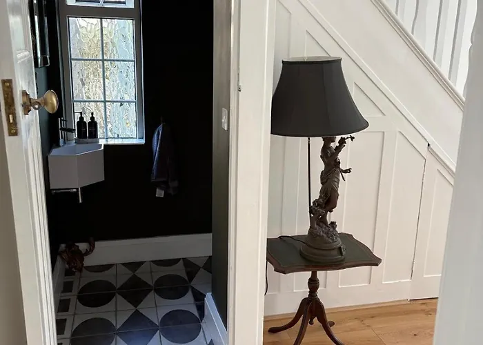 Holiday home 3-4 Bedroom Detached House In Stoke Bishop - 4 Bathrooms, Large Private Garden, Modern Kitchen, Stylish, Spacious, Quiet, Office - Close To Durdham Downs *