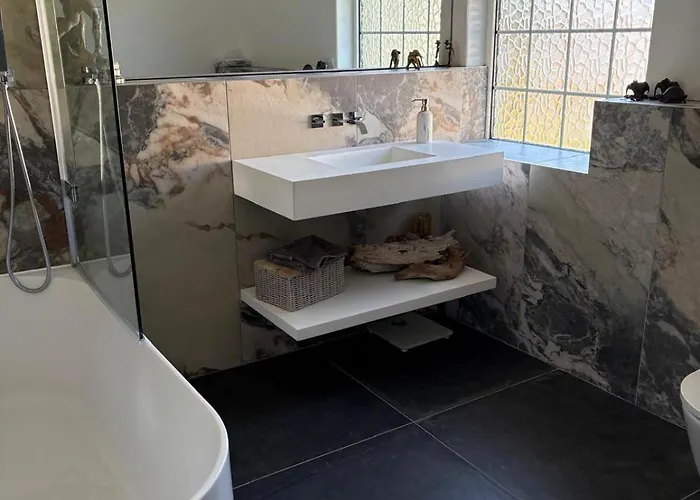 Сasa de vacaciones 3-4 Bedroom Detached House In Stoke Bishop - 4 Bathrooms, Large Private Garden, Modern Kitchen, Stylish, Spacious, Quiet, Office - Close To Durdham Downs