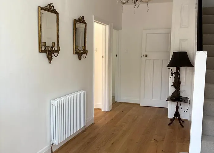 Dom wakacyjny 3-4 Bedroom Detached House In Stoke Bishop - 4 Bathrooms, Large Private Garden, Modern Kitchen, Stylish, Spacious, Quiet, Office - Close To Durdham Downs *