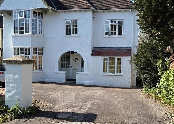 3-4 Bedroom Detached House In Stoke Bishop - 4 Bathrooms, Large Private Garden, Modern Kitchen, Stylish, Spacious, Quiet, Office - Close To Durdham Downs