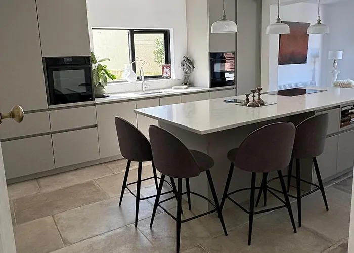 3-4 Bedroom Detached House In Stoke Bishop - 4 Bathrooms, Large Private Garden, Modern Kitchen, Stylish, Spacious, Quiet, Office - Close To Durdham Downs Dom wakacyjny